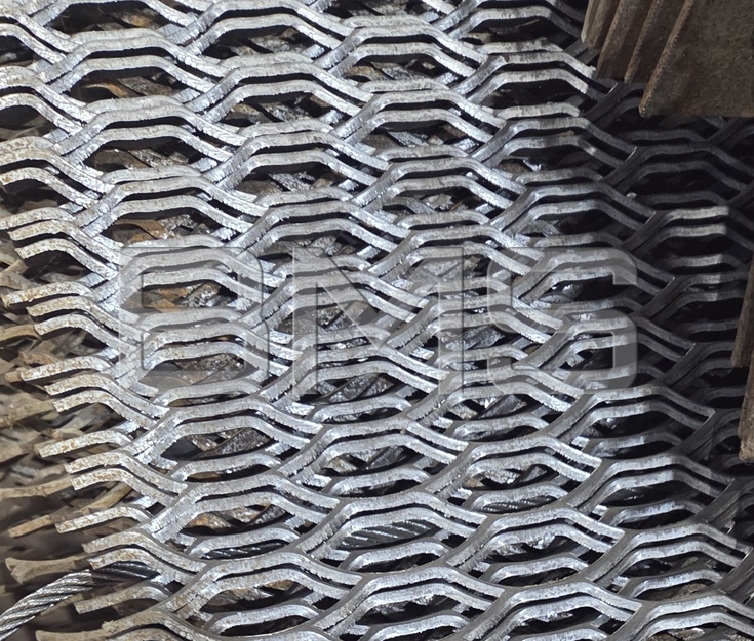 Лист просечной 306х1200х2000 ПВЛ-306