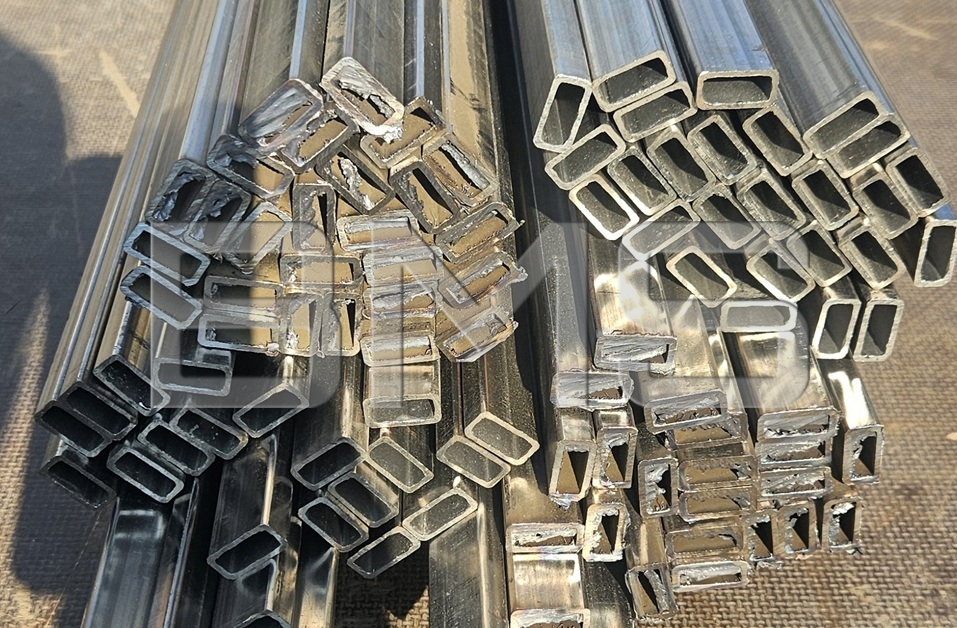 Труба профильная нерж 30x15x1.5 шлиф в Новосибирске